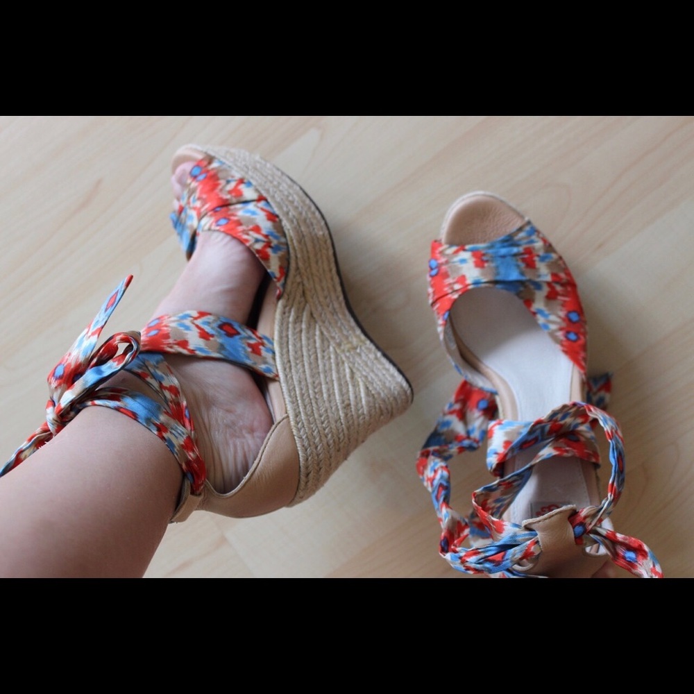 UGG size 8 wedges with ties